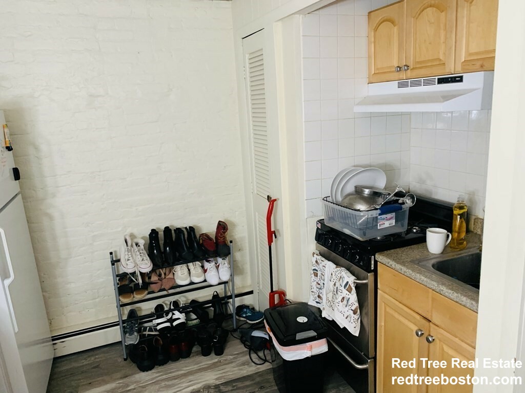 1 bed, 1 bath apartment for rent at 27 Bay State Rd Unit 1F, Fenway — photo 3 of 5