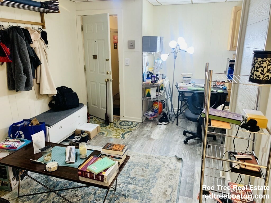 1 bed, 1 bath apartment for rent at 27 Bay State Rd Unit 1F, Fenway