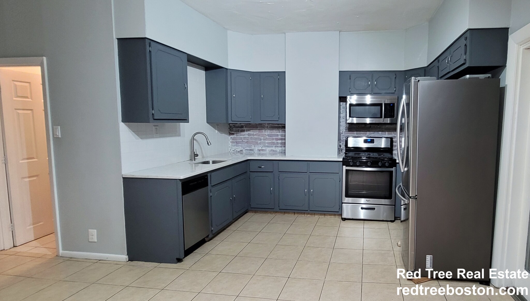 3 bed, 3 bath apartment for rent at 292 Lexington St, East Boston — photo 4 of 14