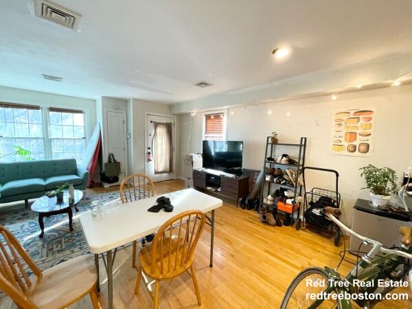 4 bed, 3 bath apartment for rent at 6 Harleston St, Mission Hill — photo 6 of 25