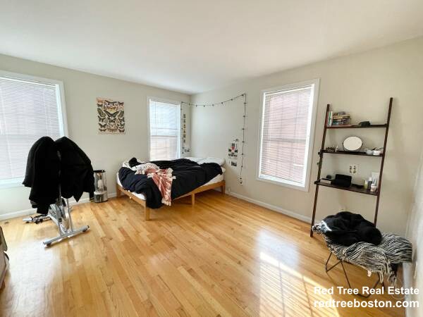 4 bed, 3 bath apartment for rent at 6 Harleston St, Mission Hill — photo 9 of 25