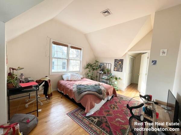 4 bed, 3 bath apartment for rent at 6 Harleston St, Mission Hill — photo 7 of 25