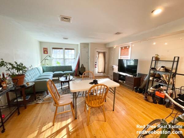 4 bed, 3 bath apartment for rent at 6 Harleston St, Mission Hill — photo 4 of 25