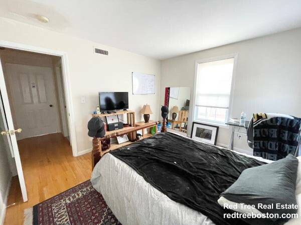 4 bed, 3 bath apartment for rent at 6 Harleston St, Mission Hill — photo 15 of 25