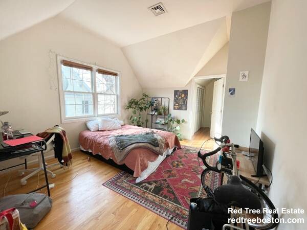 4 bed, 3 bath apartment for rent at 6 Harleston St, Mission Hill — photo 8 of 25