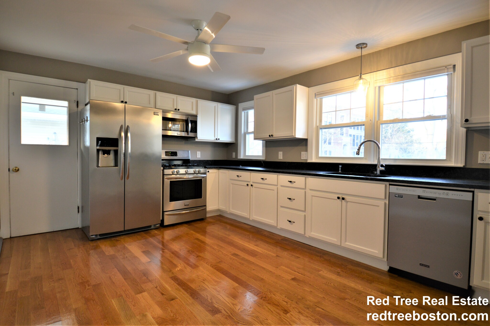 3 bed, 1 bath apartment for rent at 40 Waverley Ave Unit 2, Watertown — photo 1 of 19
