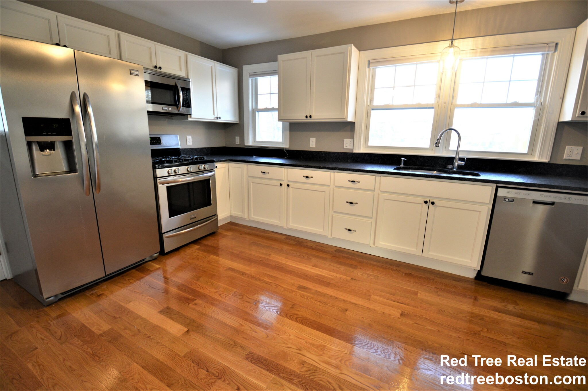 3 bed, 1 bath apartment for rent at 40 Waverley Ave Unit 2, Watertown — photo 3 of 19
