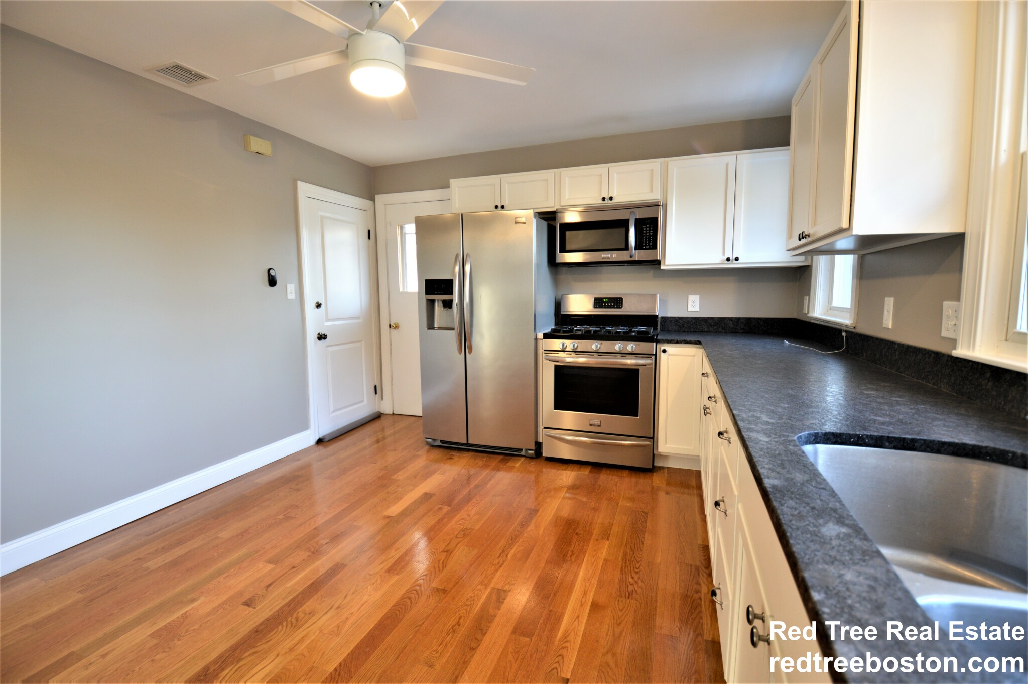 3 bed, 1 bath apartment for rent at 40 Waverley Ave Unit 2, Watertown — photo 2 of 19