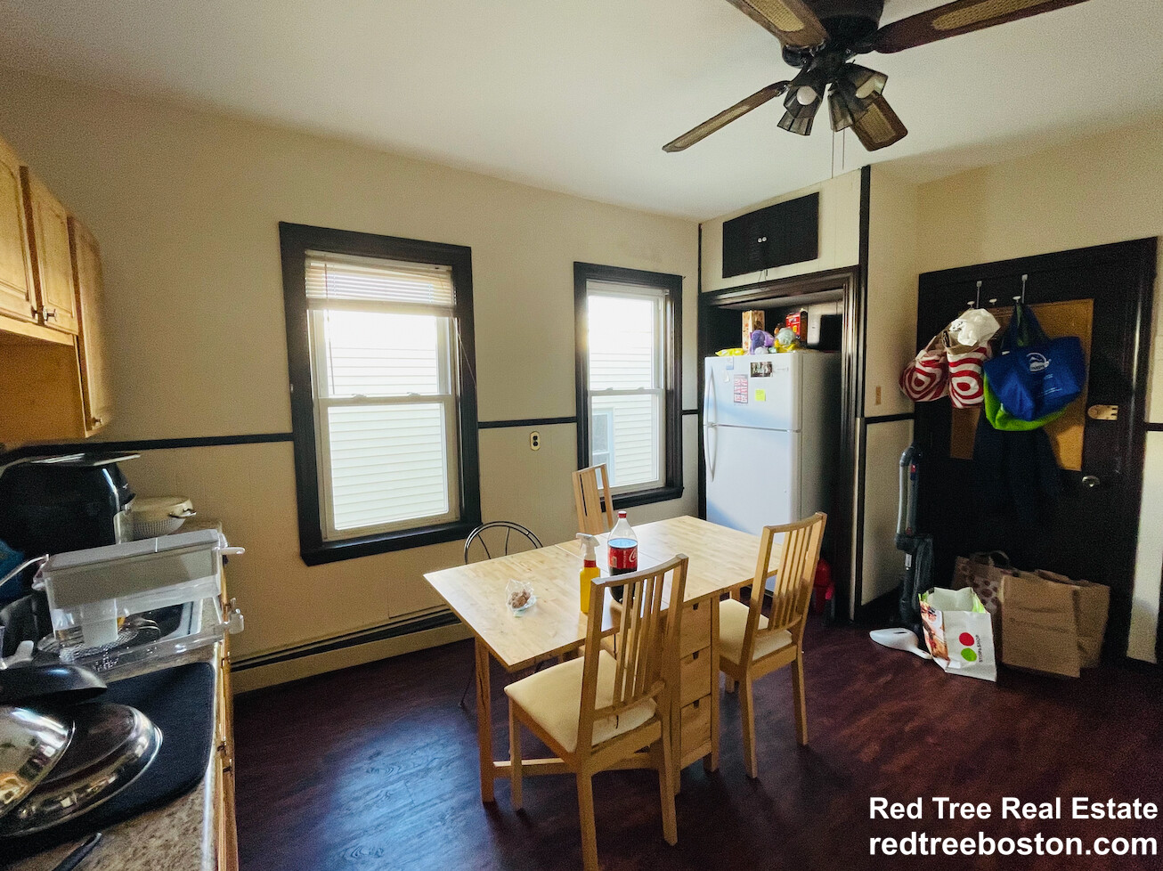 4 bed, 1 bath apartment for rent at 30 Darling St Unit 3, Mission Hill — photo 2 of 9