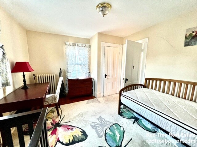 24 Middle St, Nonantum