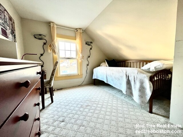 24 Middle St, Nonantum