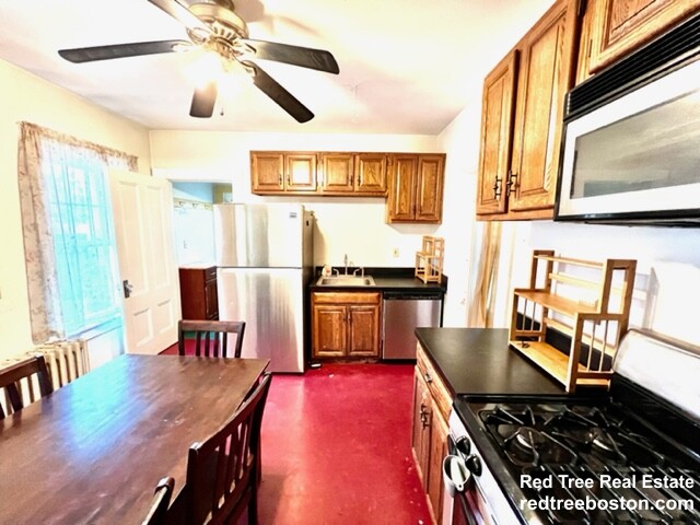 24 Middle St, Nonantum