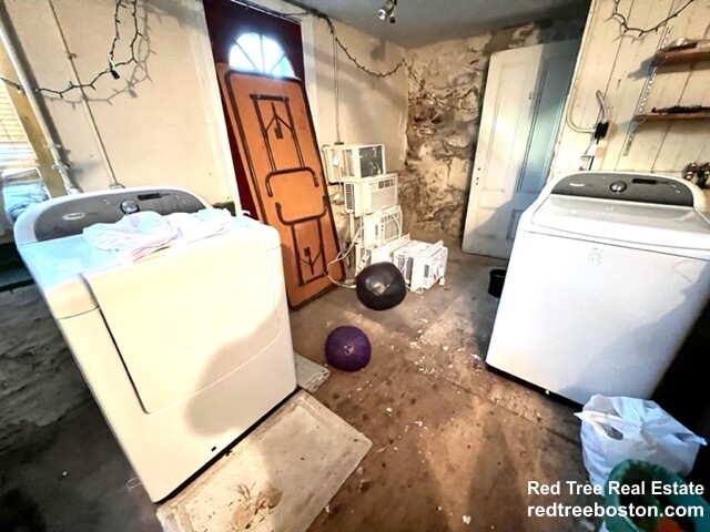 24 Middle St, Nonantum