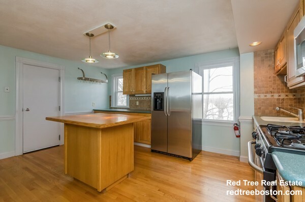 3 bed, 1 bath apartment for rent at 123 Fanueil St Unit 2, Brighton — photo 2 of 20