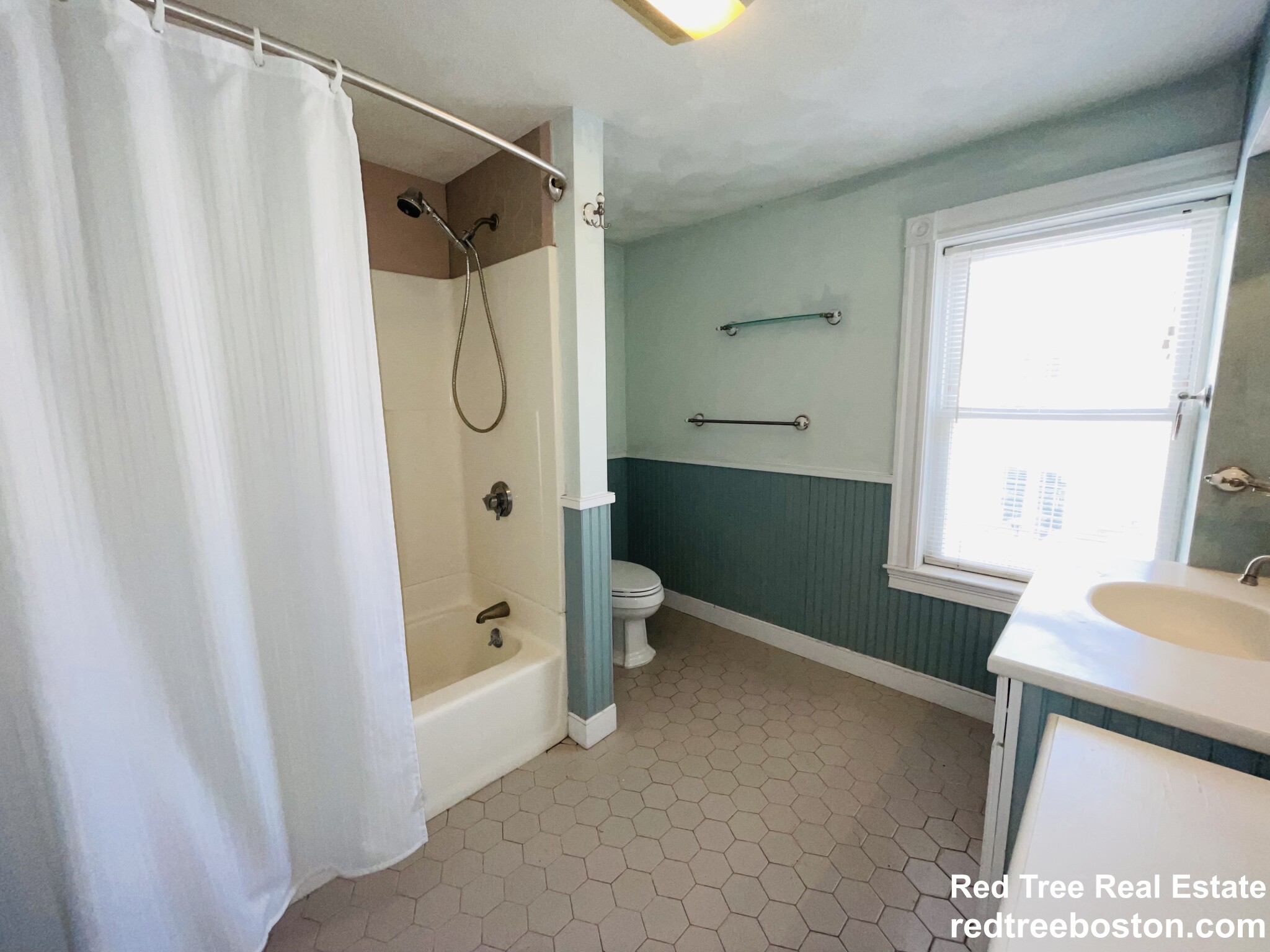 3 bed, 1 bath apartment for rent at 123 Fanueil St Unit 2, Brighton — photo 18 of 19