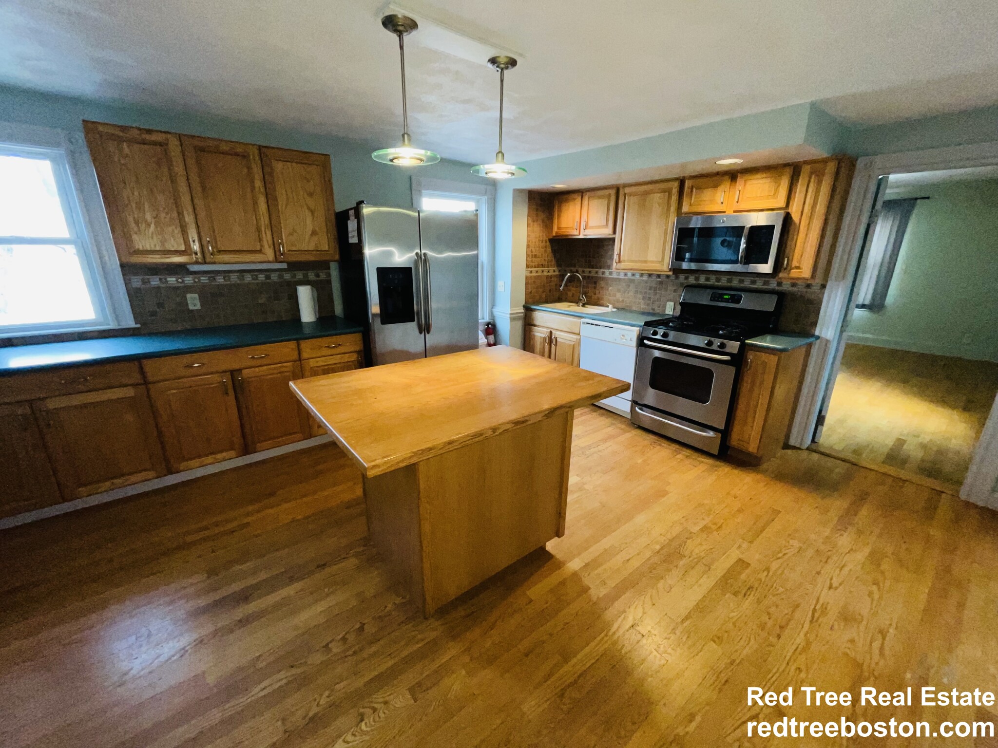 3 bed, 1 bath apartment for rent at 123 Fanueil St Unit 2, Brighton
