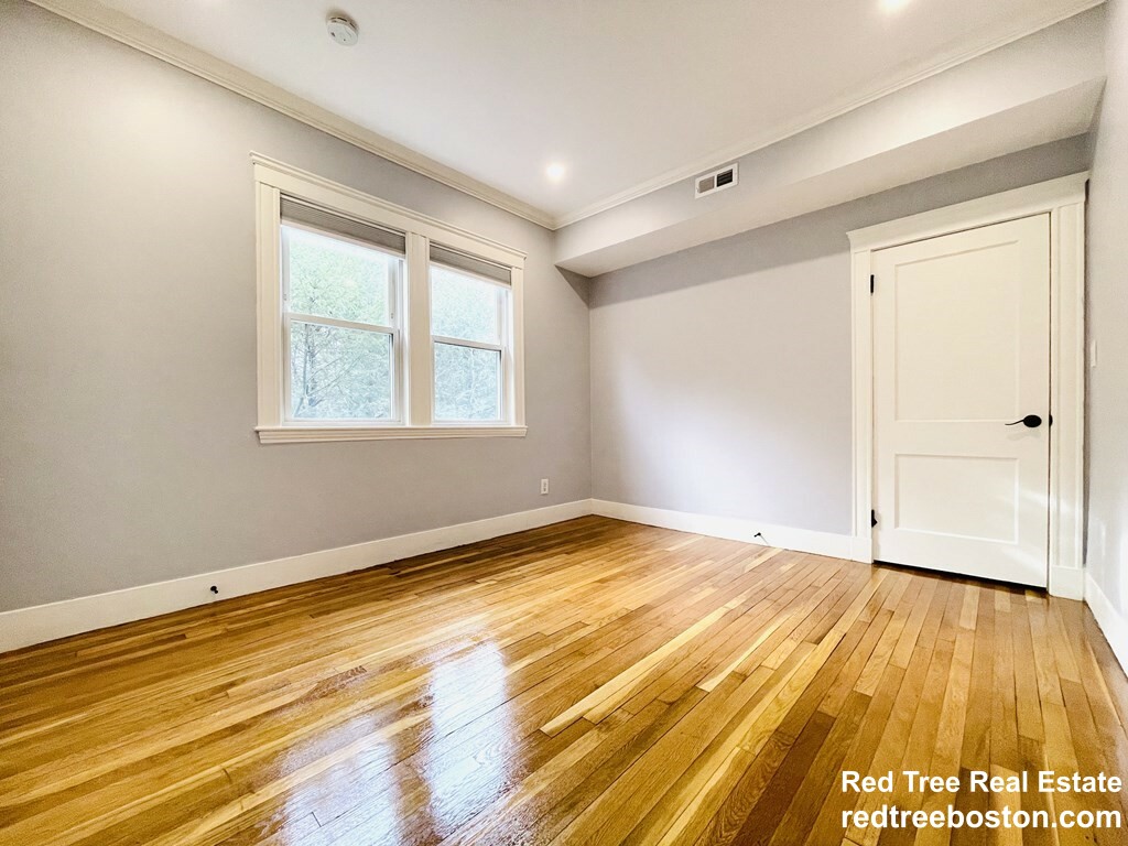 5 bed, 4+ bath apartment for rent at 28 Wolcott Rd Unit 0, Chestnut Hill — photo 11 of 39