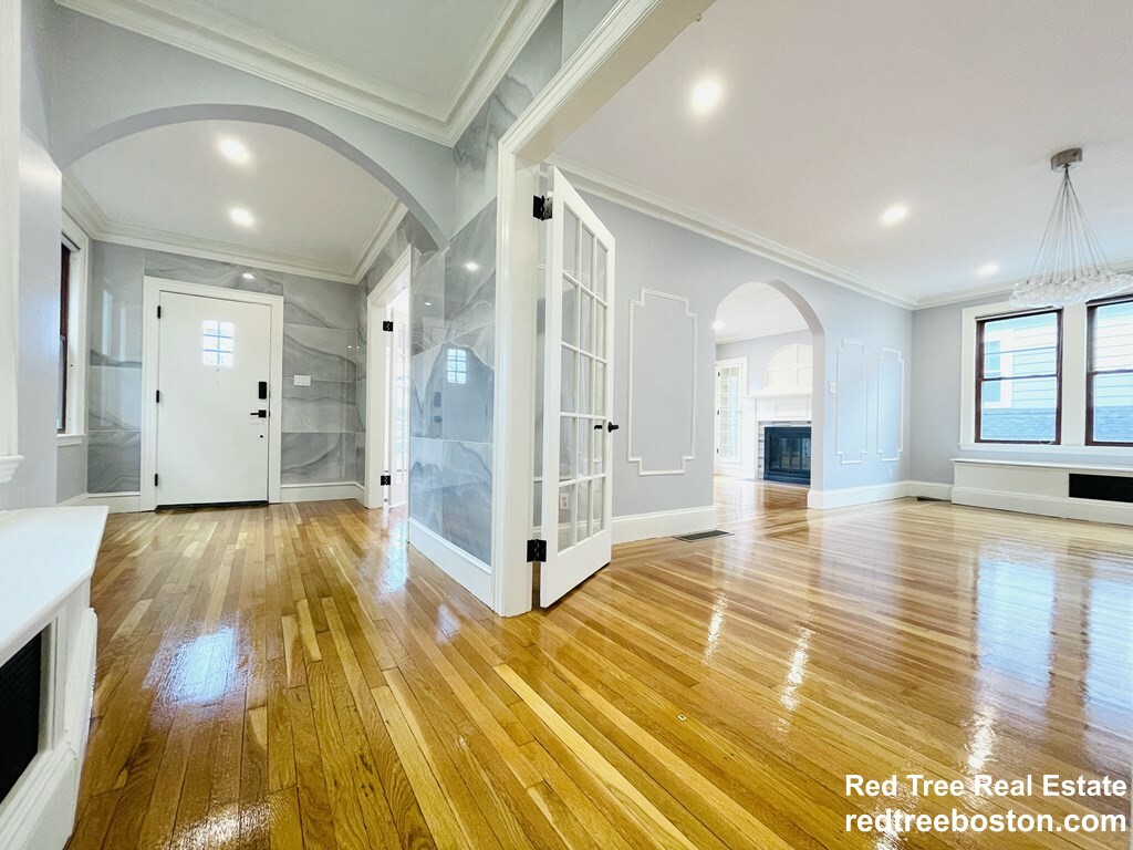 5 bed, 4+ bath apartment for rent at 28 Wolcott Rd Unit 0, Chestnut Hill — photo 5 of 39