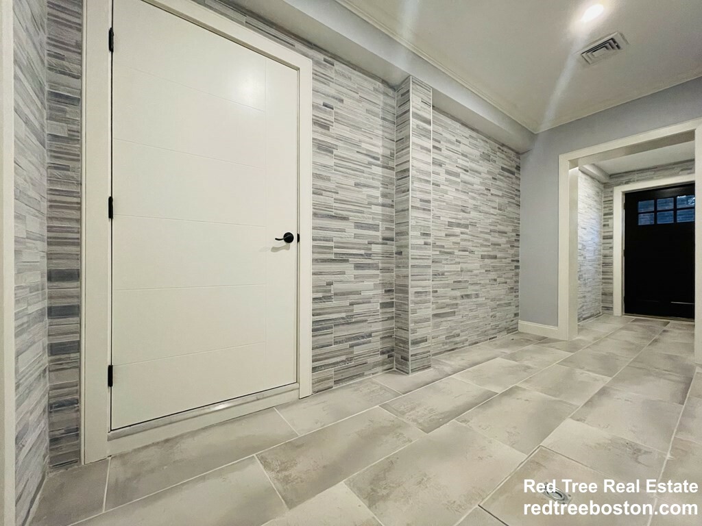 5 bed, 4+ bath apartment for rent at 28 Wolcott Rd Unit 0, Chestnut Hill — photo 35 of 39
