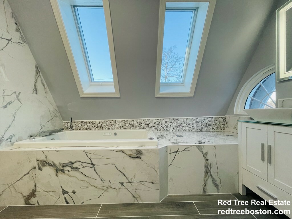 5 bed, 4+ bath apartment for rent at 28 Wolcott Rd Unit 0, Chestnut Hill — photo 24 of 39