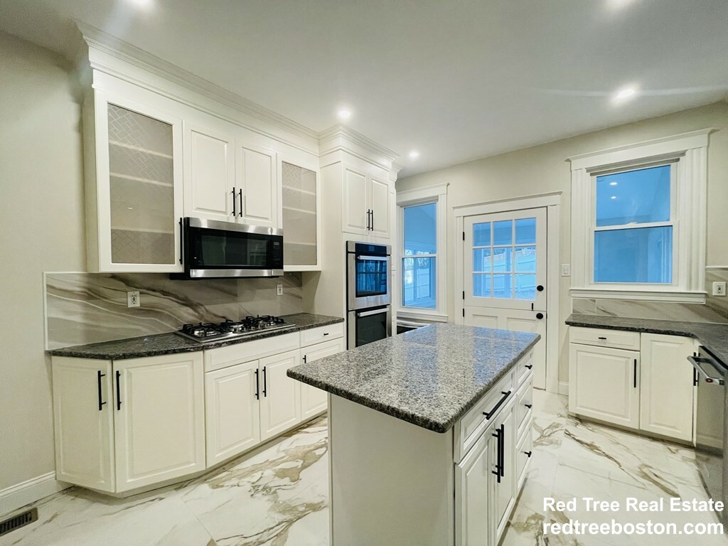 5 bed, 4+ bath apartment for rent at 28 Wolcott Rd Unit 0, Chestnut Hill — photo 6 of 39