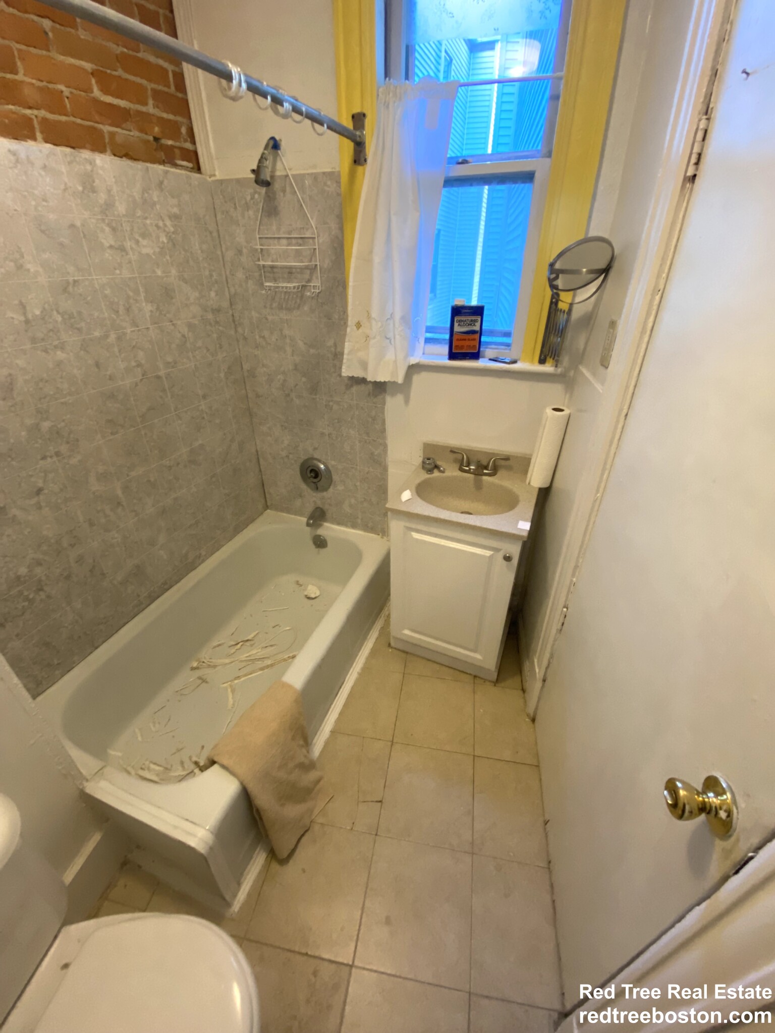 3 bed, 1 bath apartment for rent at 539 Washington St Unit 2, Brighton — photo 3 of 12