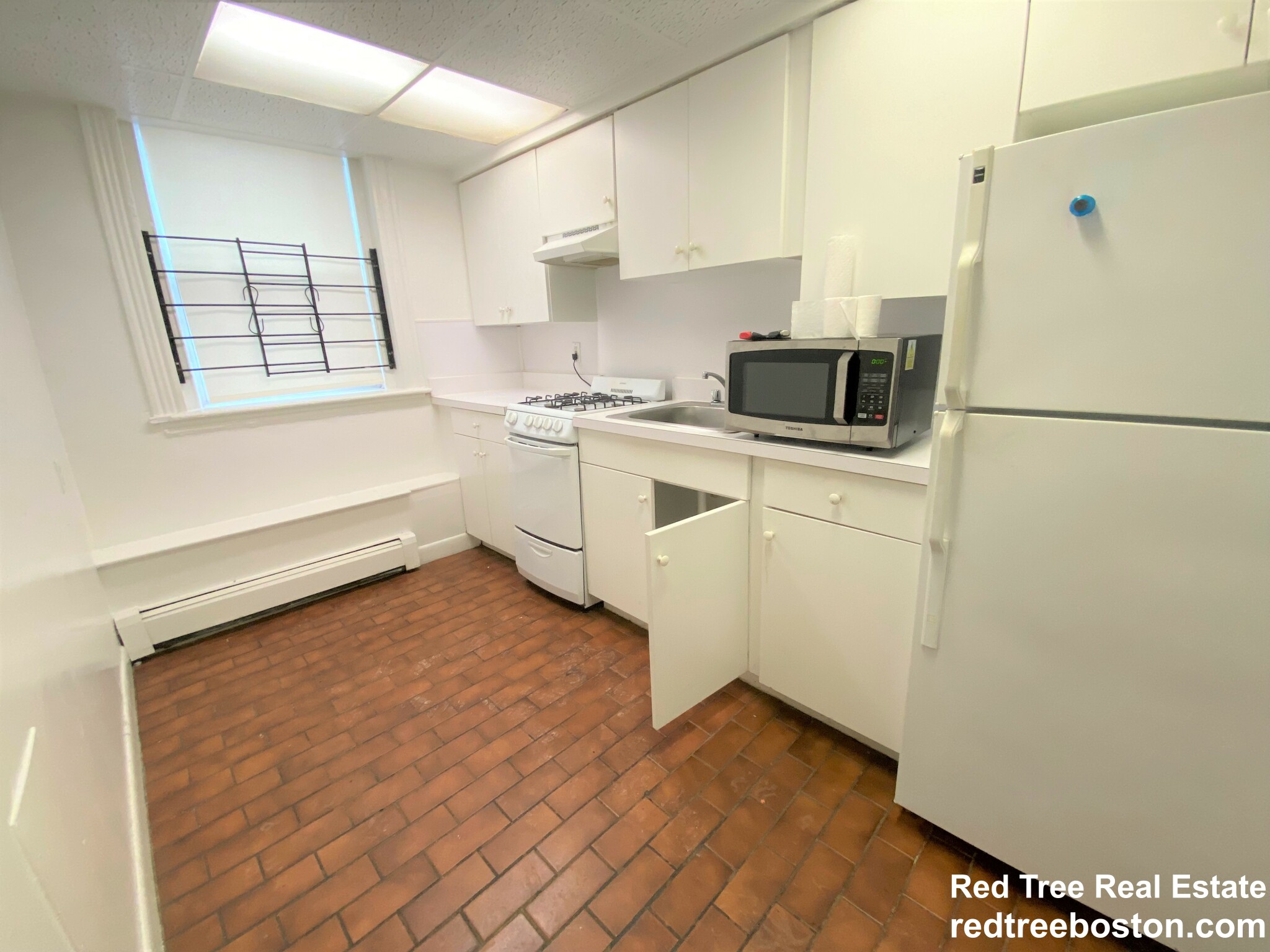 3 bed, 2 bath apartment for rent at 116 Warren St Unit B, Brighton — photo 3 of 14