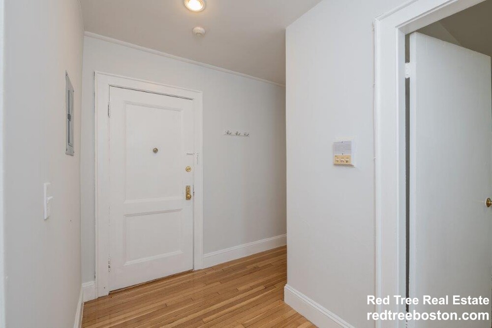 1 bed, 1 bath apartment for rent at 138 Highland Ave Unit 9, Winter Hill — photo 5 of 8