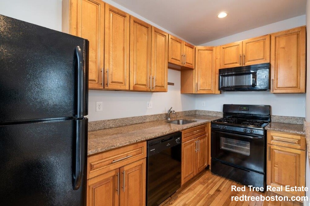 1 bed, 1 bath apartment for rent at 138 Highland Ave Unit 9, Winter Hill — photo 2 of 8