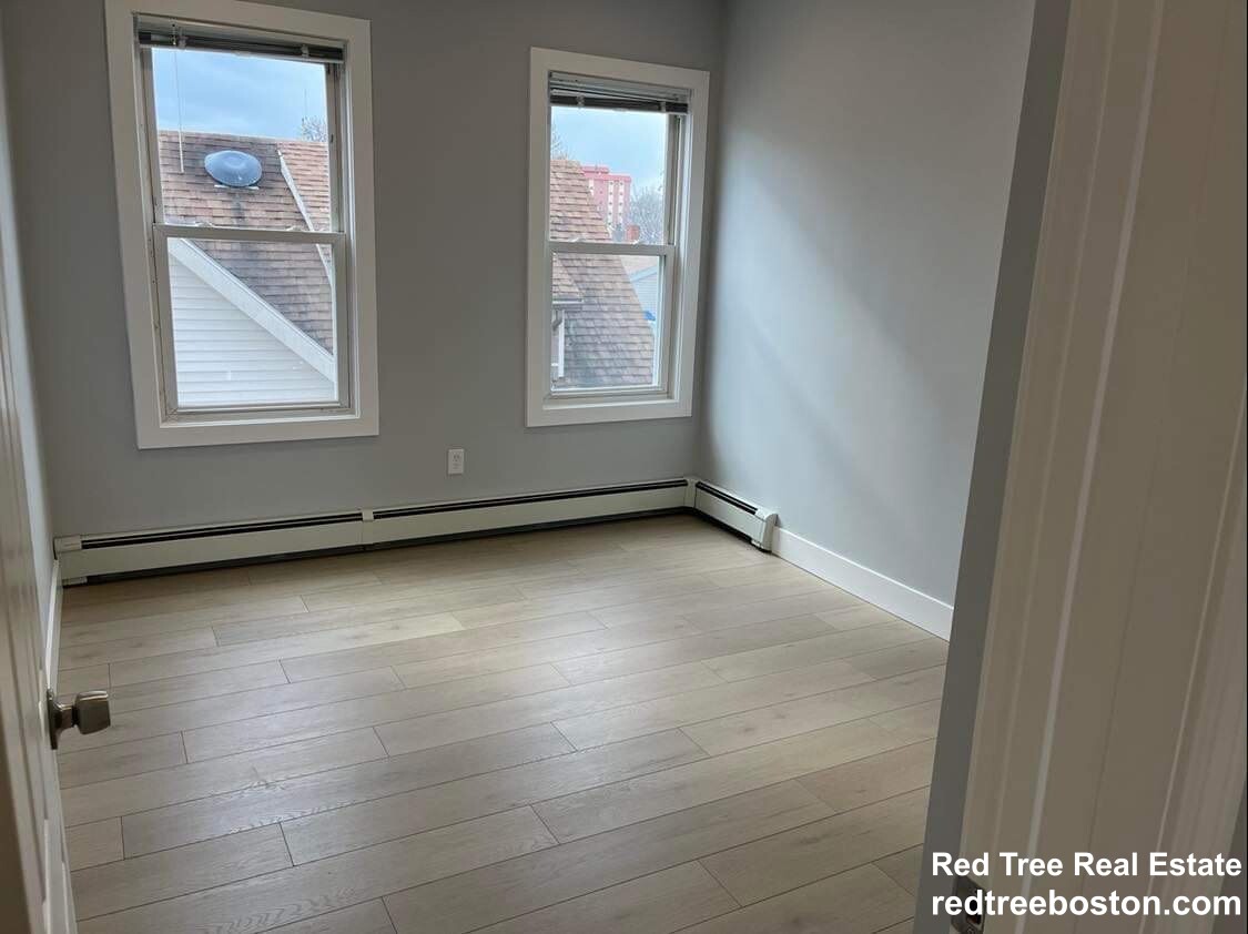 11 Pearl Ter, Somerville