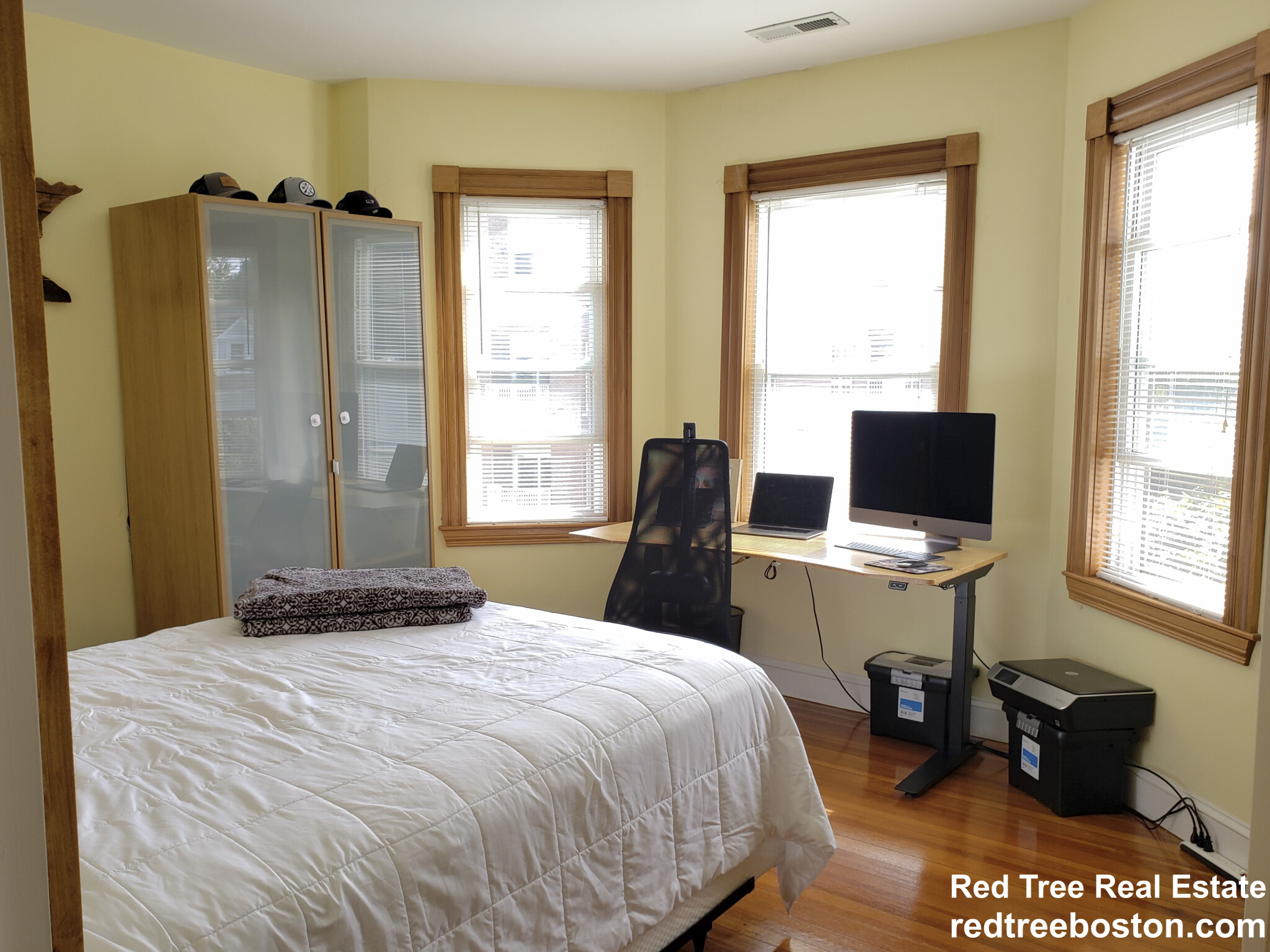 3 bed, 2 bath apartment for rent at 557 Heath St Unit 3, Brookline — photo 4 of 11