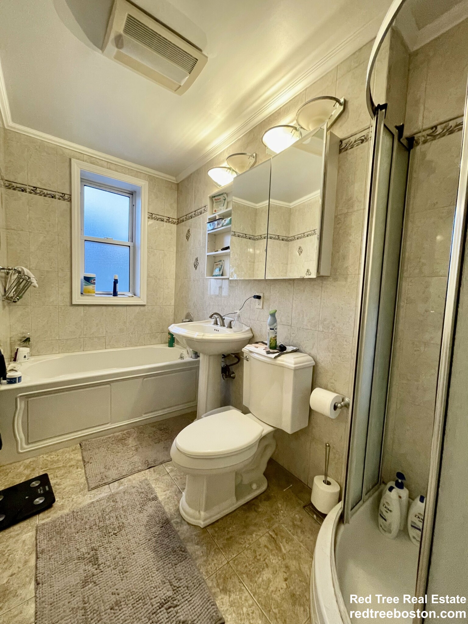 3 bed, 2 bath apartment for rent at 119 Winthrop Rd Unit 4, Brookline — photo 17 of 29