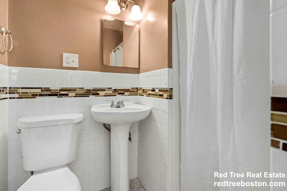 3 bed, 2 bath apartment for rent at 17 Aspinwall Ave Unit 2, Brookline — photo 7 of 8