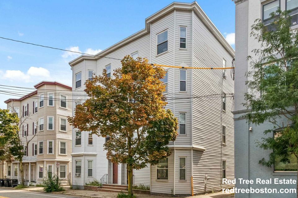 3 bed, 2 bath apartment for rent at 17 Aspinwall Ave Unit 2, Brookline — photo 8 of 8