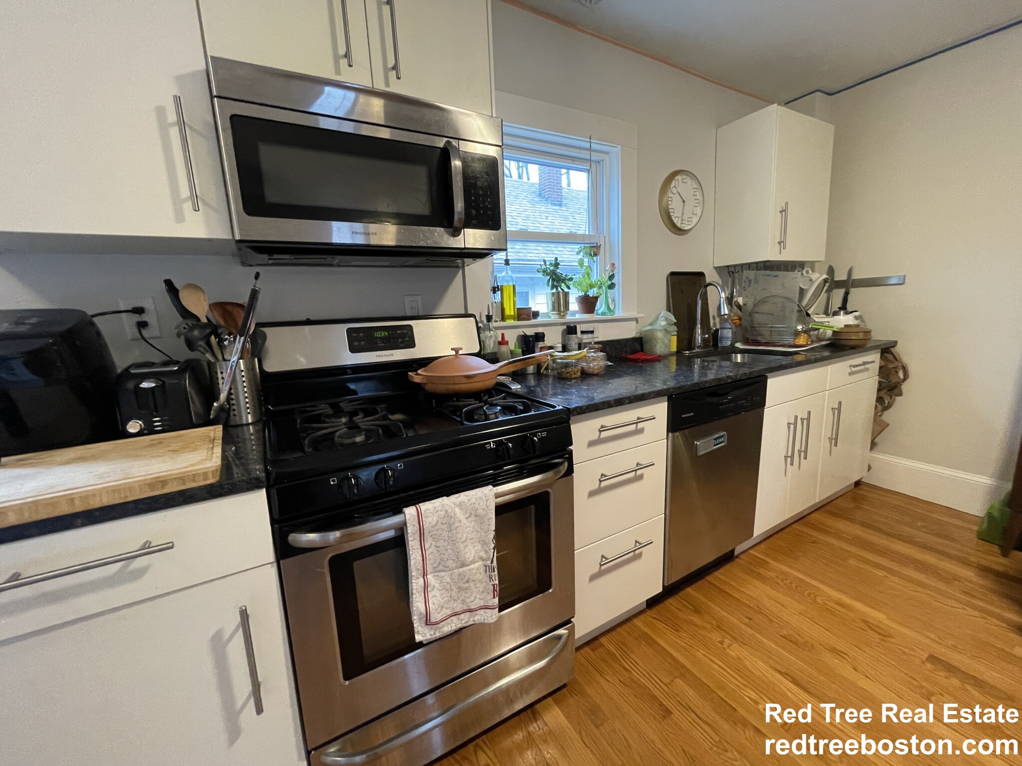 4 bed, 1 bath apartment for rent at 5 Riverside Rd Unit 2, Cambridgeport — photo 4 of 43