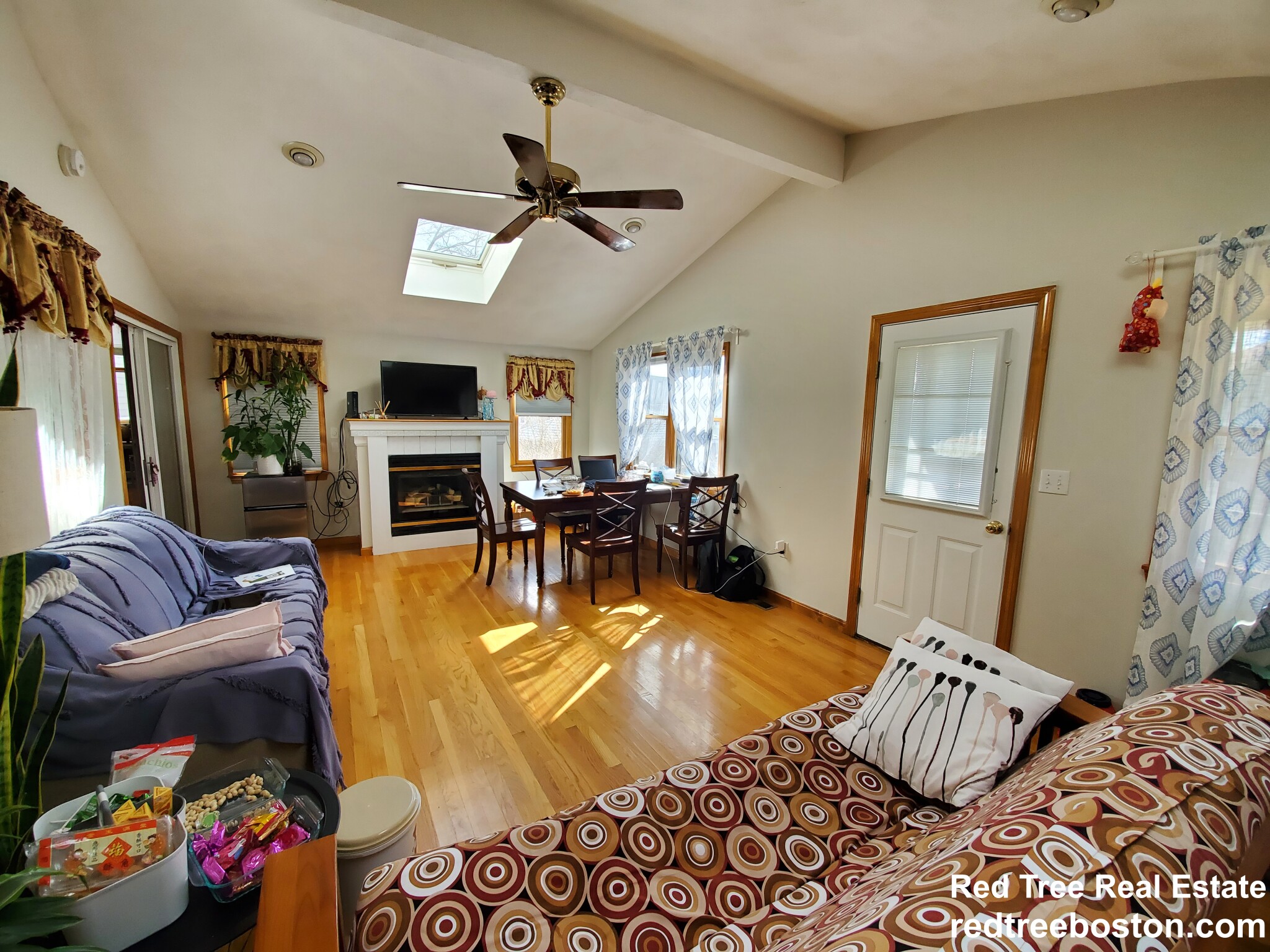 2 bed, 1 bath apartment for rent at 16 Scott St Unit 1, Woburn