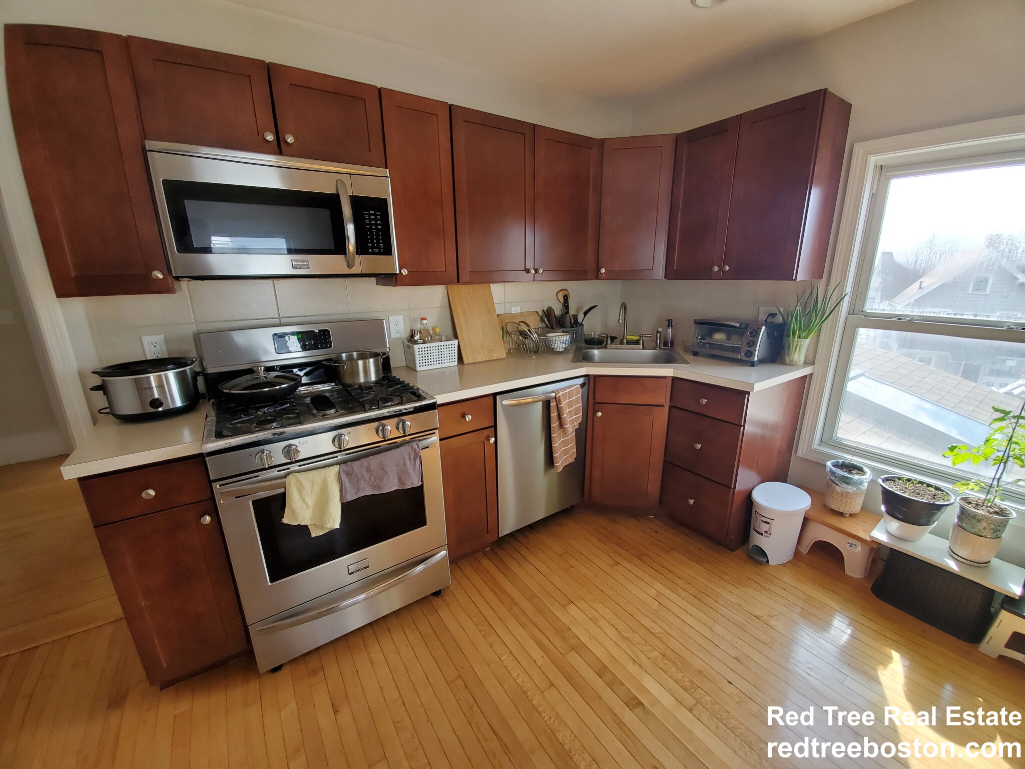 2 bed, 1 bath apartment for rent at 16 Scott St Unit 2, Woburn — photo 3 of 10
