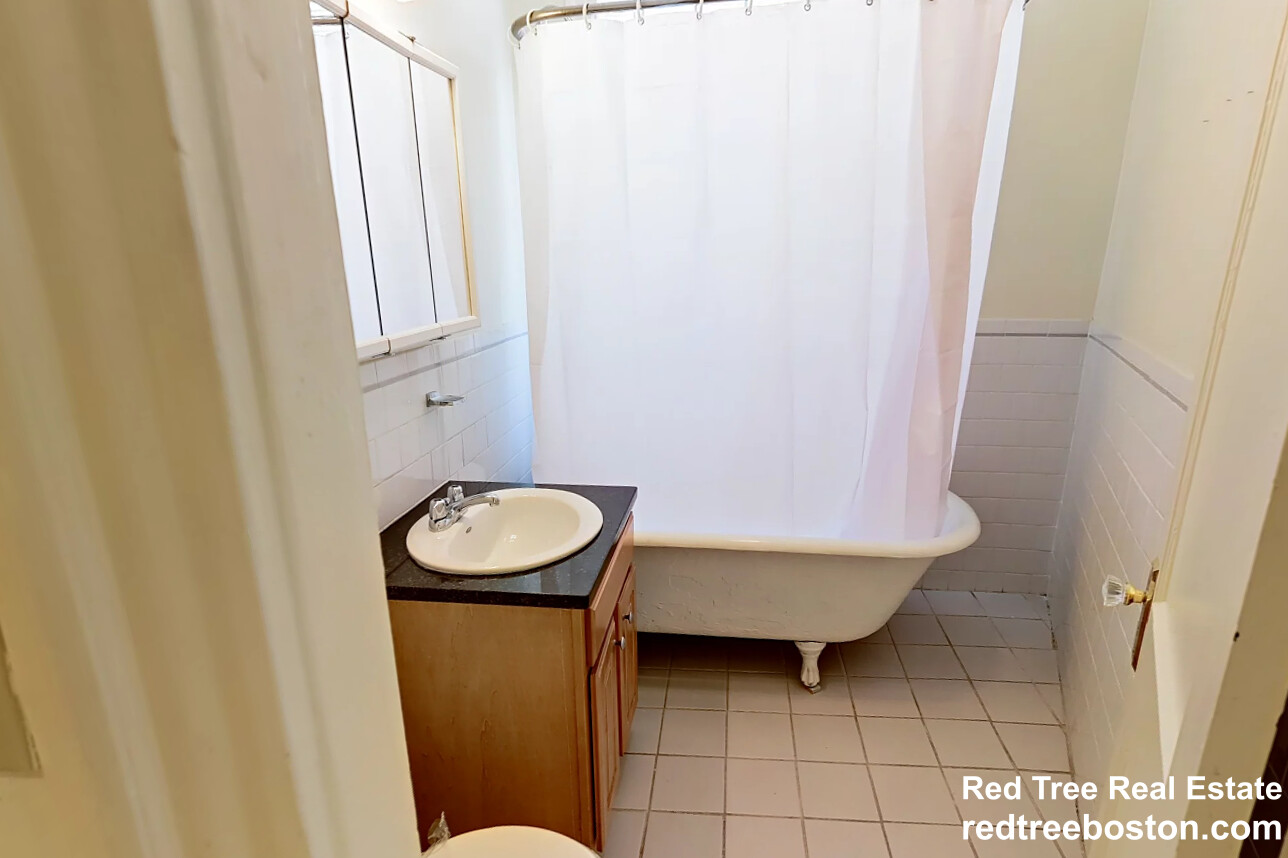 106 Queensberry St, Fenway