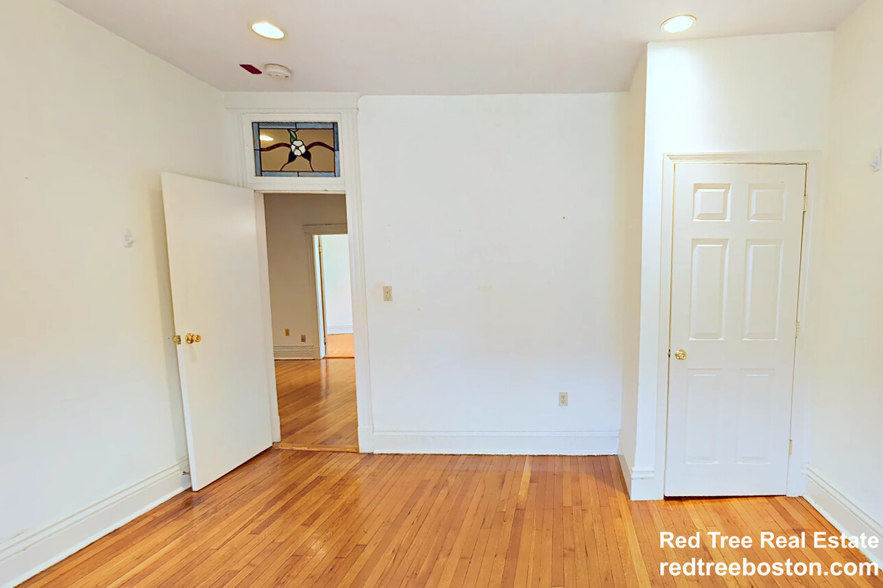 106 Queensberry St, Fenway