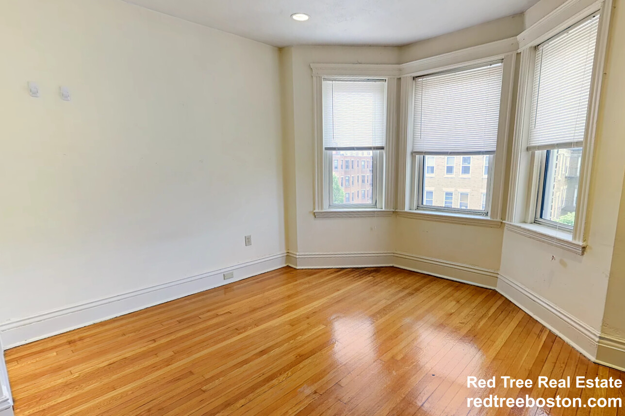 106 Queensberry St, Fenway