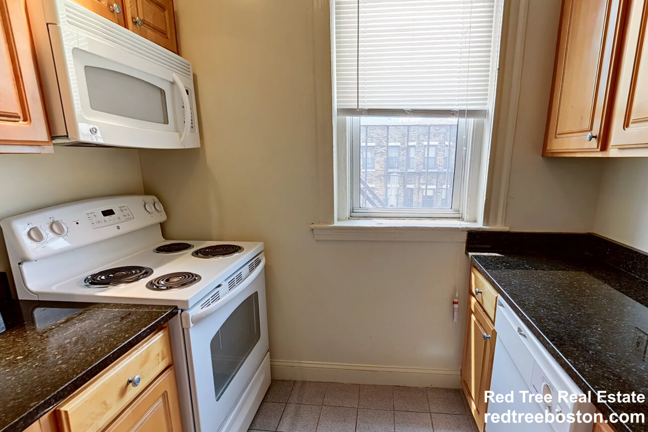 106 Queensberry St, Fenway