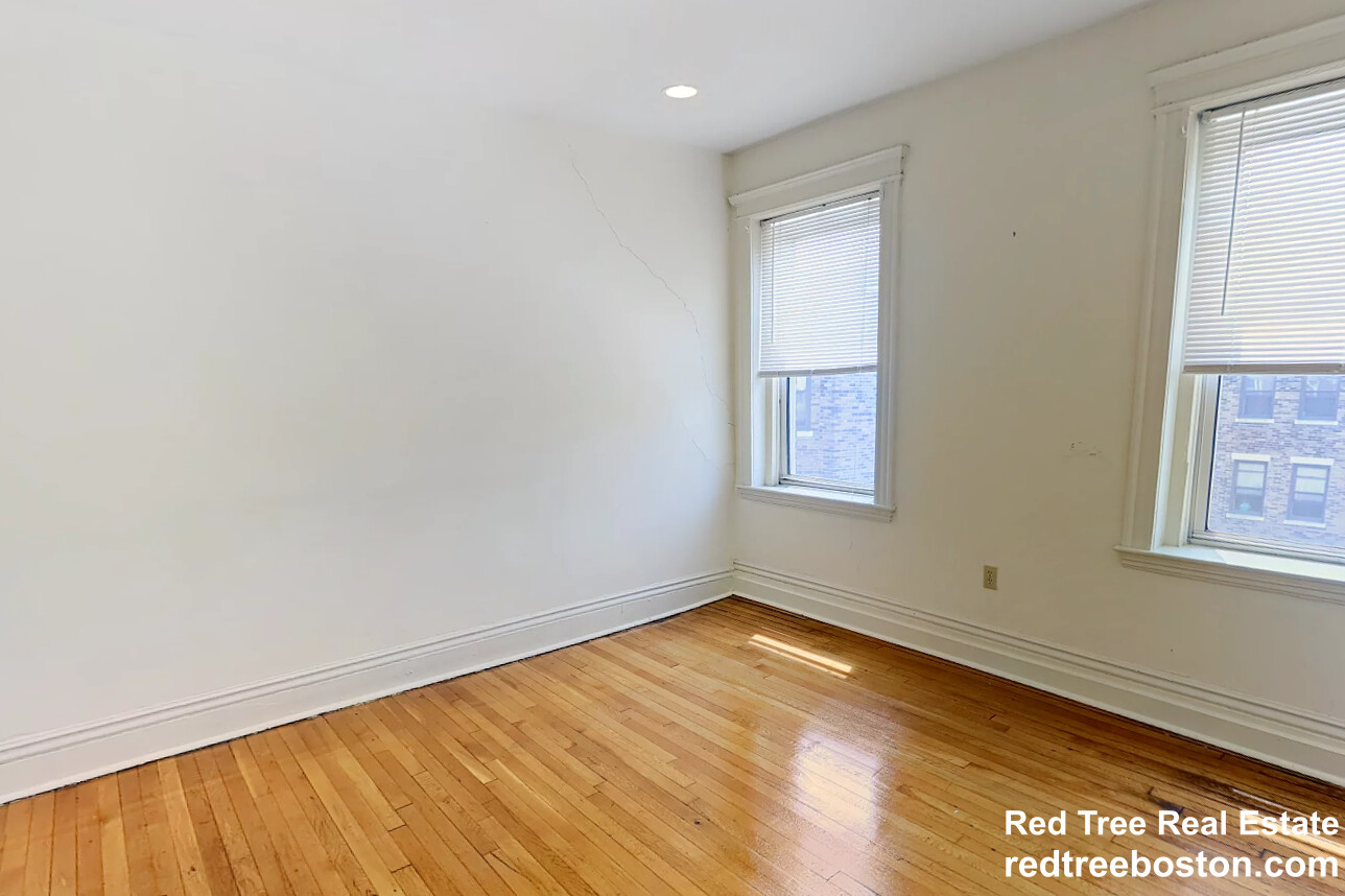 106 Queensberry St, Fenway