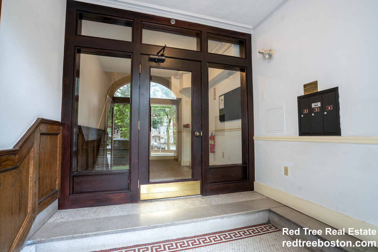 1404 Beacon St, Corey Hill