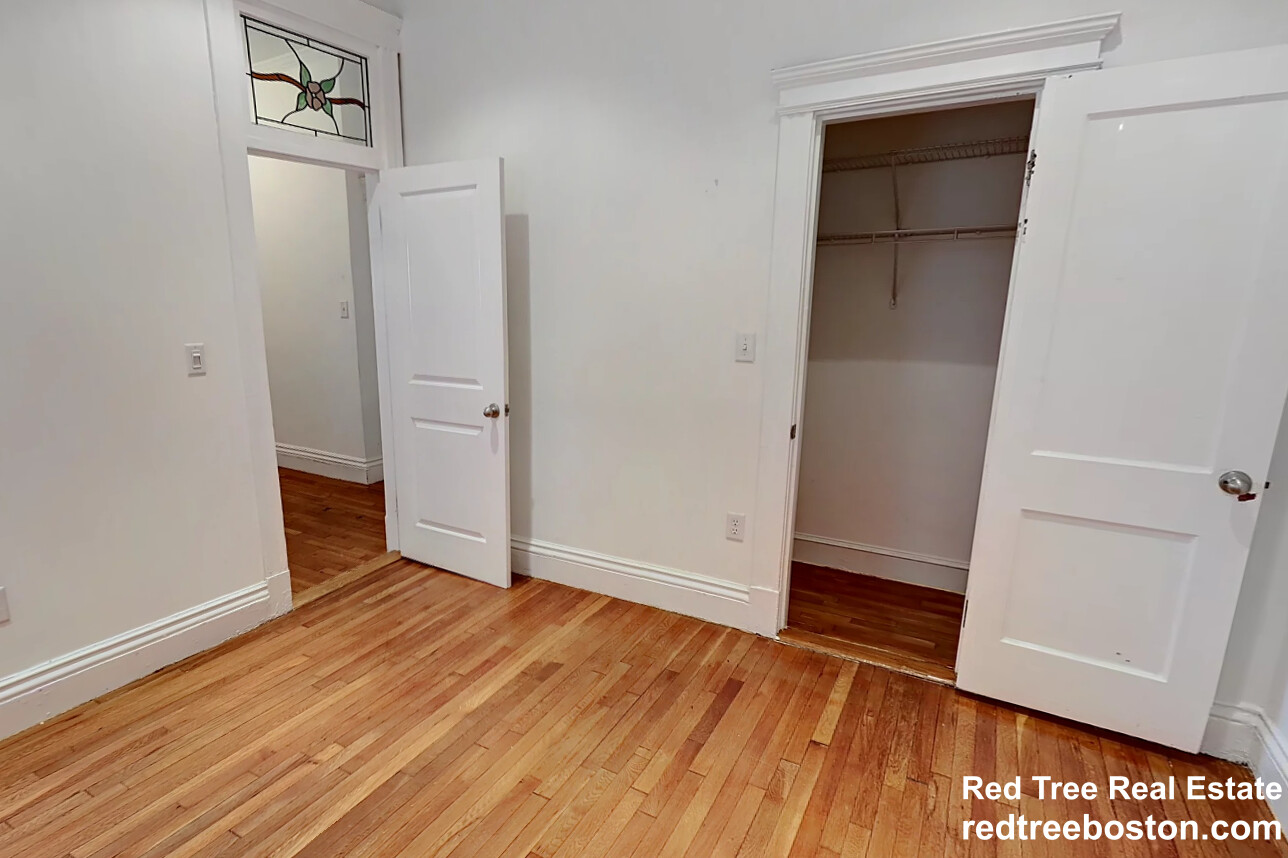 98 Queensberry St, Fenway