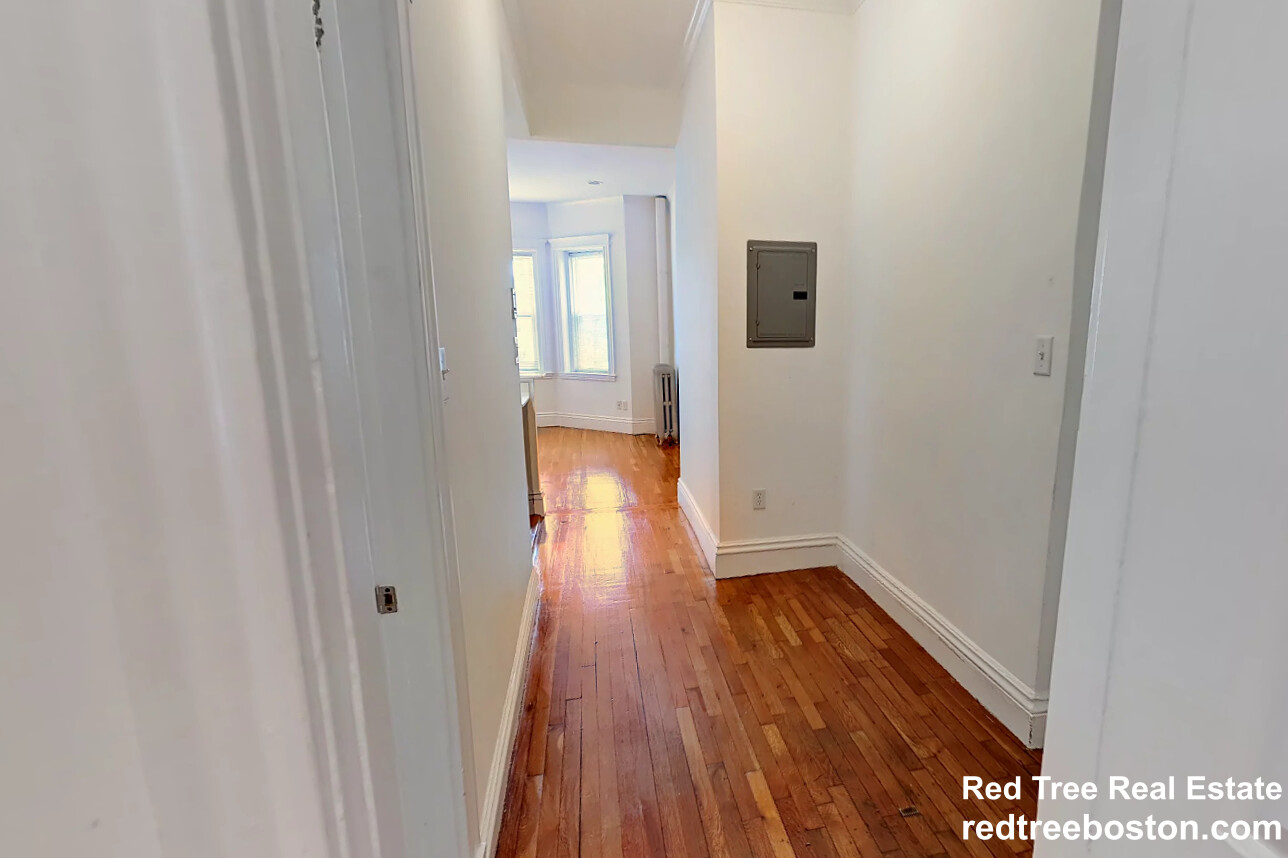 98 Queensberry St, Fenway