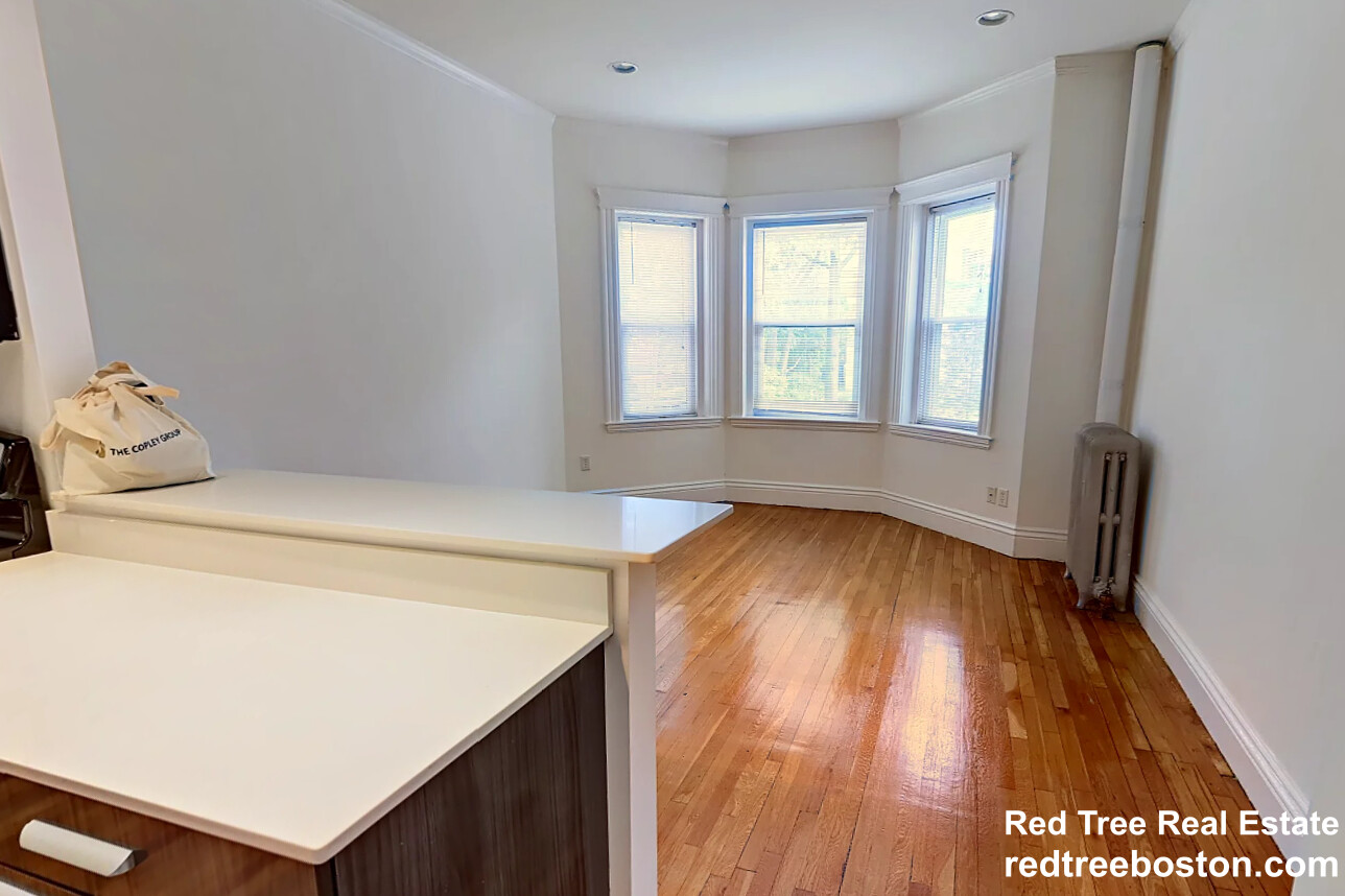 98 Queensberry St, Fenway