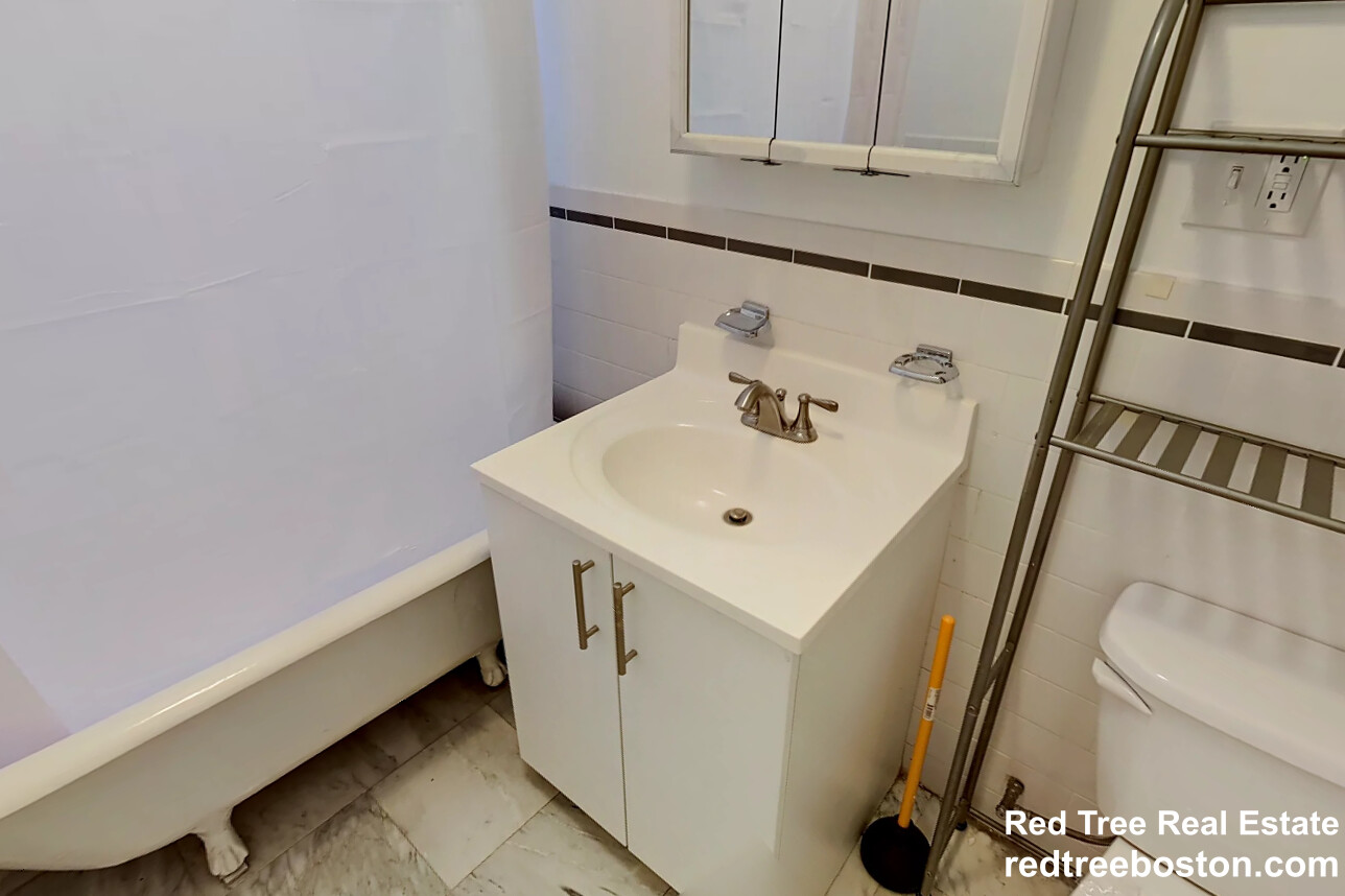 98 Queensberry St, Fenway