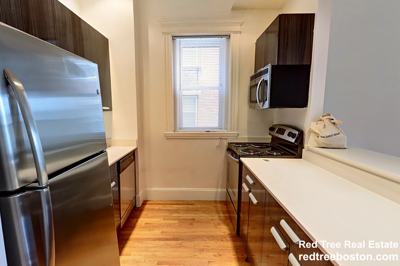 98 Queensberry St, Fenway