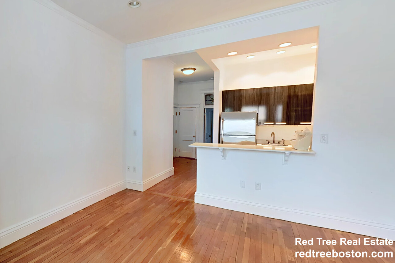 98 Queensberry St, Fenway