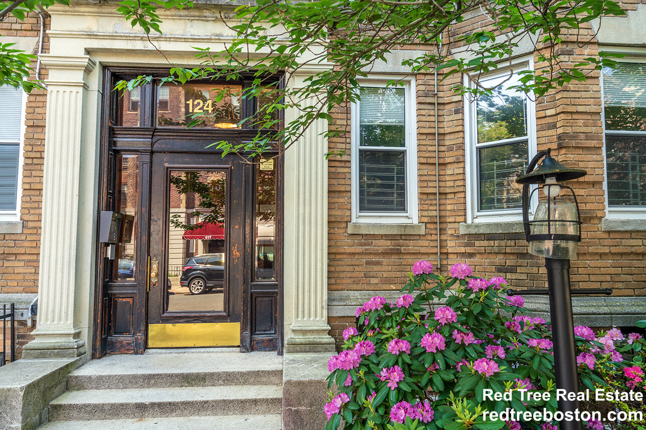 120 Peterborough St, Fenway